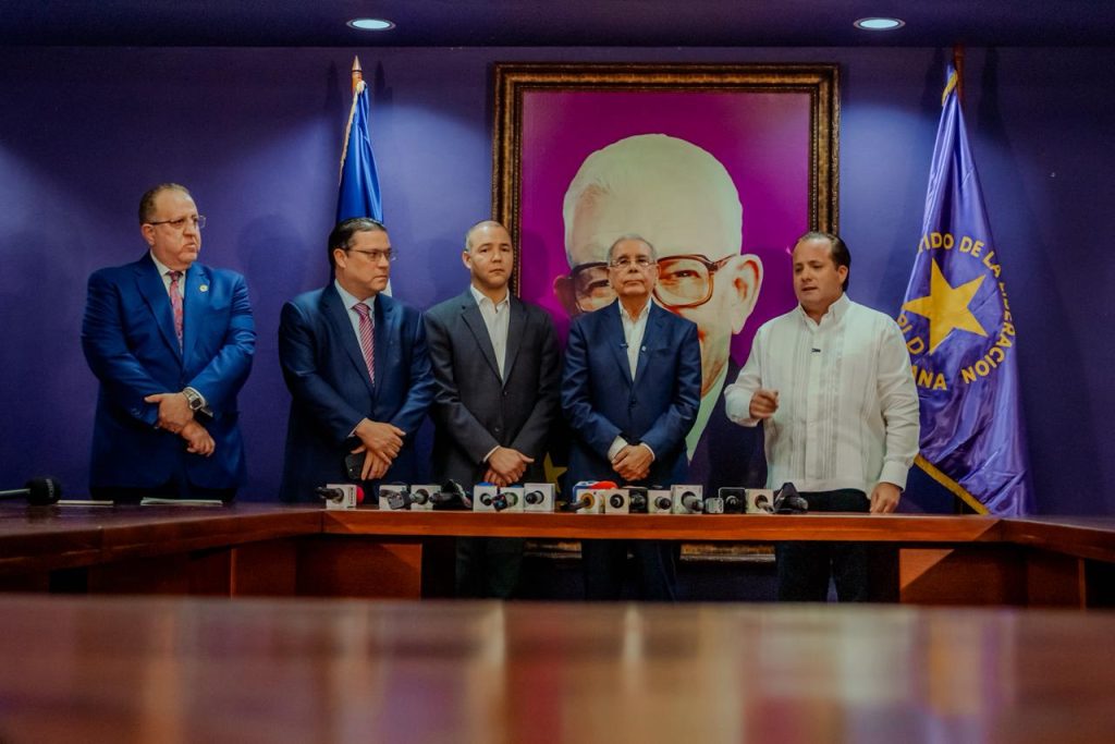 Gobierno dialoga con expresidente Danilo Medina sobre crisis en Oriente Medio 